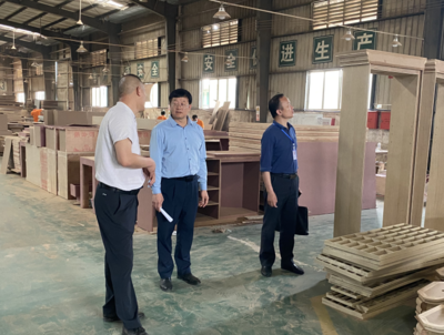 清遠高新區(qū)“五一”節(jié)前安全生產(chǎn)（消防安全）大行動 聚焦建筑裝飾材料生產(chǎn)領(lǐng)域，筑牢安全防線